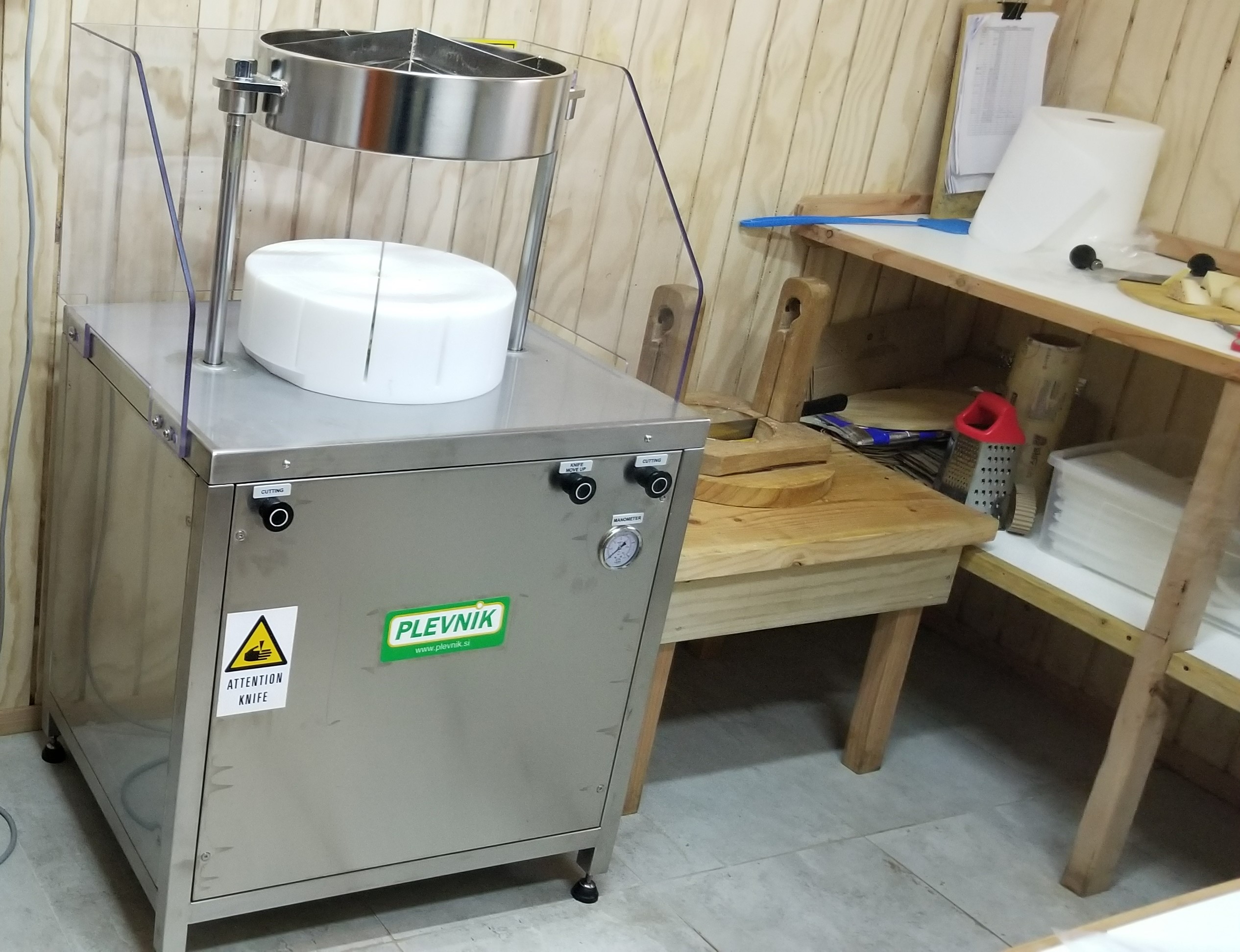 MAQUINA CORTADORA DE QUESOS